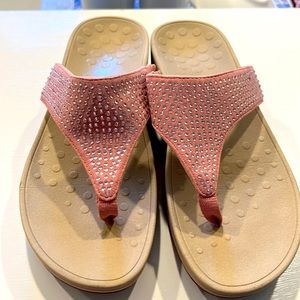 Like new vionic things with pink sparkles! Like new